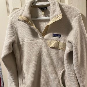Crème Patagonia pullover